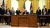 Foto nga Zyra Ovale, ku në prani të ish-presidentit të SHBA-së, Donald Trump, liderët e Kosovës dhe Serbisë arritën marrëveshje për normalizim ekonomik.
