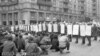 Protestatari împotriva regimului comunist, 21 ianuarie, 1989, Bulevardul Magheru, București. Mulți dintre protestari nu și-au luat certificate de revoluționar. Alții, printre care securiști și turnători, au profitat de privilegiile oferite de certificate.