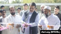 Kandahar Governer Hamyoon Azizi (C) was hosting a dinner attended by the U.A.E. ambassador to Afghanistan (file photo)
