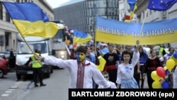 Українці піл час відзначення Дня Європи у столиці Польщі. Варшава, 10 травня 2014 року