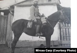 Ofițerul Constantin Carp pe calul Colibri în timpul primului război mondial.