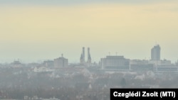 Füstköd Debrecenben 2019. február 21-én. A szálló por légköri koncentrációja ezen napon meghaladta a tájékoztatási küszöbértéket a városban.