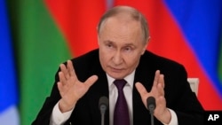 Как заявил Путин во время посещения Северного флота, это может быть необходимым, чтобы провести «демократические выборы»