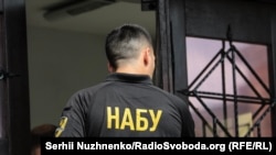 У Раді громадського контролю НАБУ запитували про закупівлю вакцини за 17,85 долара за дозу від виробника Sinovac Biotech, яку здійснюватимуть через приватну фірму-посередника «Лекхім»