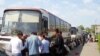 Муҳочирони корӣ дар яке аз гузаргоҳҳои сарҳадӣ байни Узбакистон ва Тоҷикистон