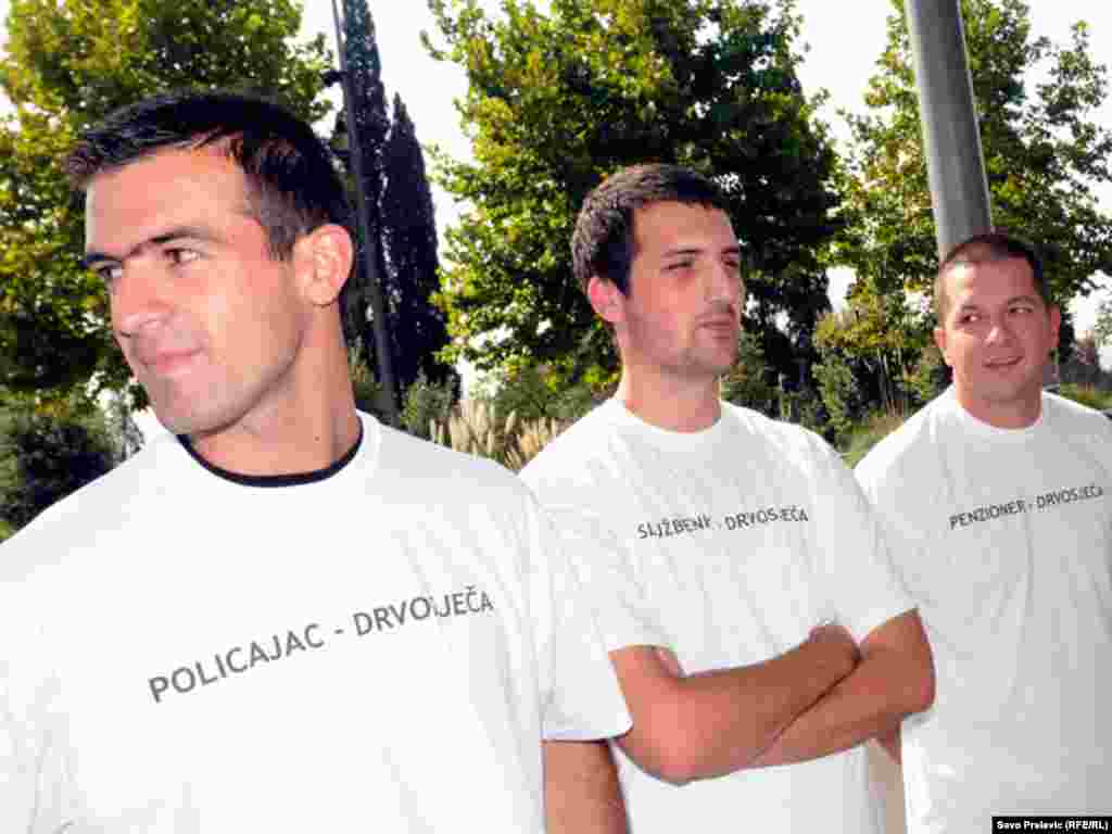 Performans MANS-a u Podgorici povodom odluke poslanika u Skupštini CG da sebi povećaju platu, 23.09.2011. Foto: Savo Prelević / RSE