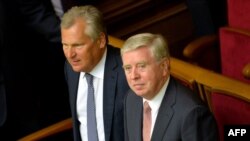 Олександр Квасневський і Пет Кокс 
