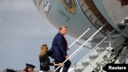 Președintele Donald Trump se întoarce la Washington din vacanța în Florida.