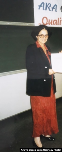 Gabriela Carp la un congres ARA.