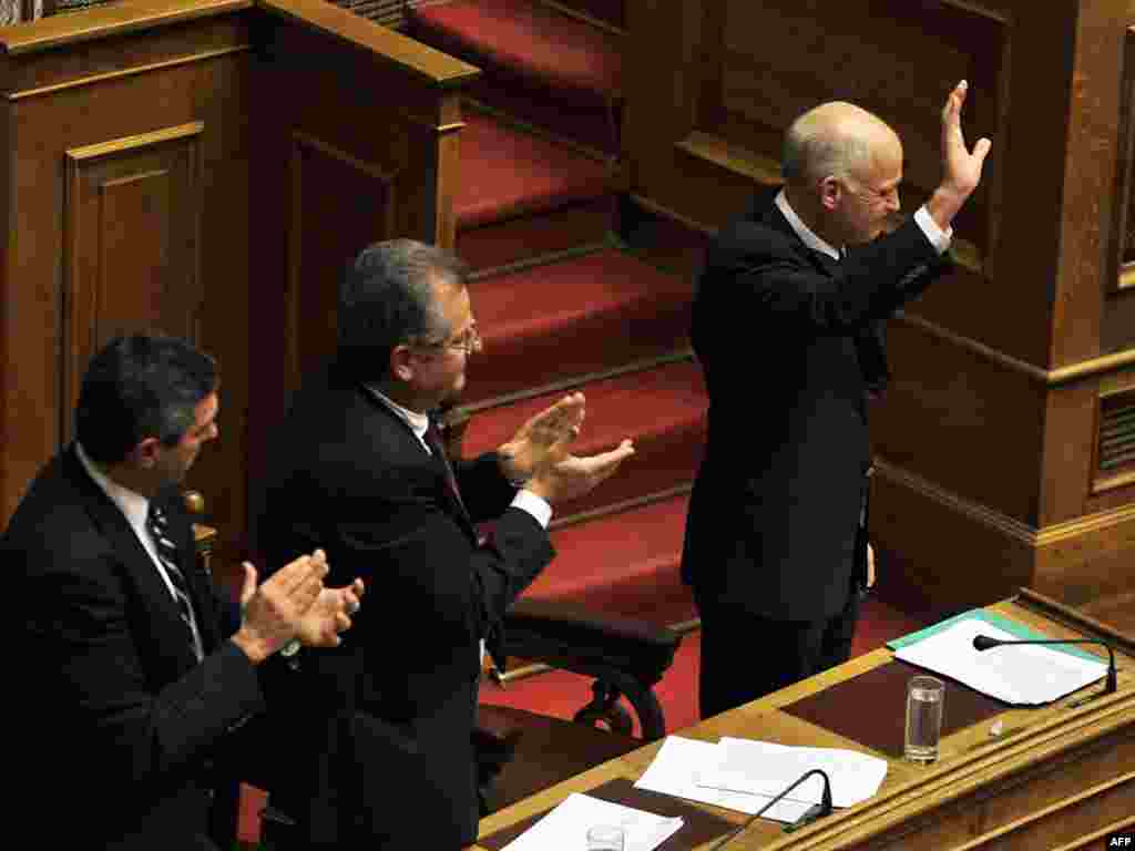 Премиерот Папандреу на седница на Парламентот, 03.11.2011.