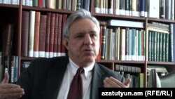 Վարդան Օսկանյանը հարցազրույց է տալիս «Ազատություն» ռադիոկայանին, փետրվար, 2012թ.