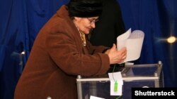 Щоб змінити тимчасове місце голосування людям з пропискою на непідконтрольній Києву території достатньо паспорта