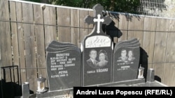 Piatra funerară a familiei primarului Dumitru Văcaru, din cimitirul de la Gostinu.