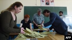 На дільниці у Стамбулі рахують голоси, 16 квітня 2017 року
