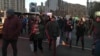 Protestatarii vin în valuri în Piața Victoriei, numărul lor crește de la o oră la alta