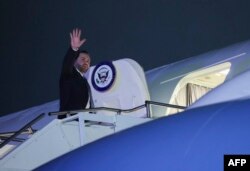 Vicepreședintele american JD urcă la bordul Air Force Two, după participarea la Conferința de Securitate de la München. 14 februarie 2025.