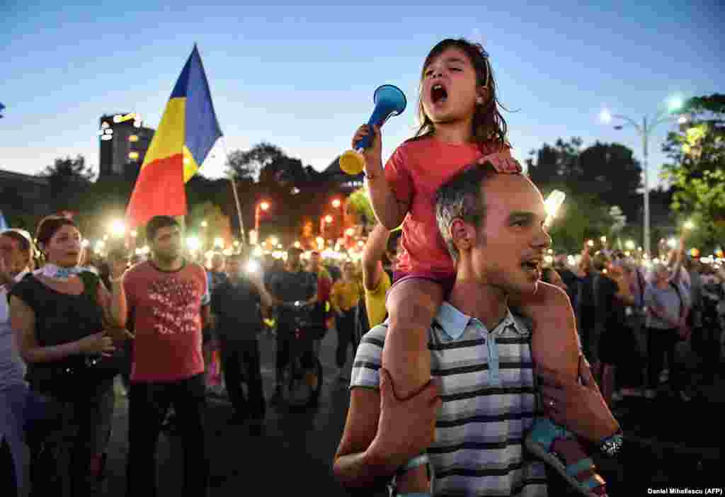 Акція із закликом до протесту розпочалася через соціальні мережі: &laquo;Усі румуни приїздіть до Бухаресту!&raquo;
