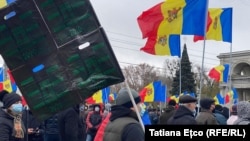 Учесници на протестите во Кишињев.