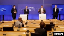 Az EU-brit megállapodásról szóló vitát követő sajtótájékoztató az Európai Parlament brüsszeli székházában, 2021. április 27-én
