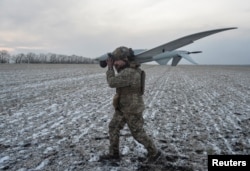 Ajutoarele militare trimise de Administrația Biden sunt deja pe terminate, iar Administrația Trump nu a trimis încă vreun pachet de ajutor militar Ucrainei de la învestire.