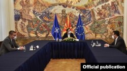 Архивска фотографија од една од последните лидерски средби кај претседателот Стево Пендаровски