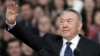 Президент Казахстана Нурсултан Назарбаев на одной из предвыборных акций в Алматы. 18 апреля 2015 года.