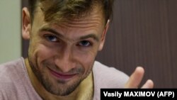 За словами подруги Верзилова, 11 вересня він почав втрачати зір, мову і не міг пересуватися
