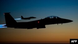 Американський військовий літак F-15 у небі над Іраком