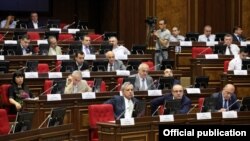 Ազգային ժողովի ոչ իշխանական խմբակցությունները խորրդարանի նիստի ժամանակ, արխիվ