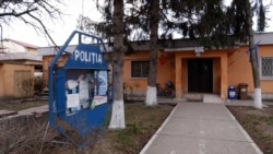 Sediul poliției din Bolintin Vale pare încremenit în timp. E locul în care, teoretic, ar trebui rezolvate probleme cetățenilor.