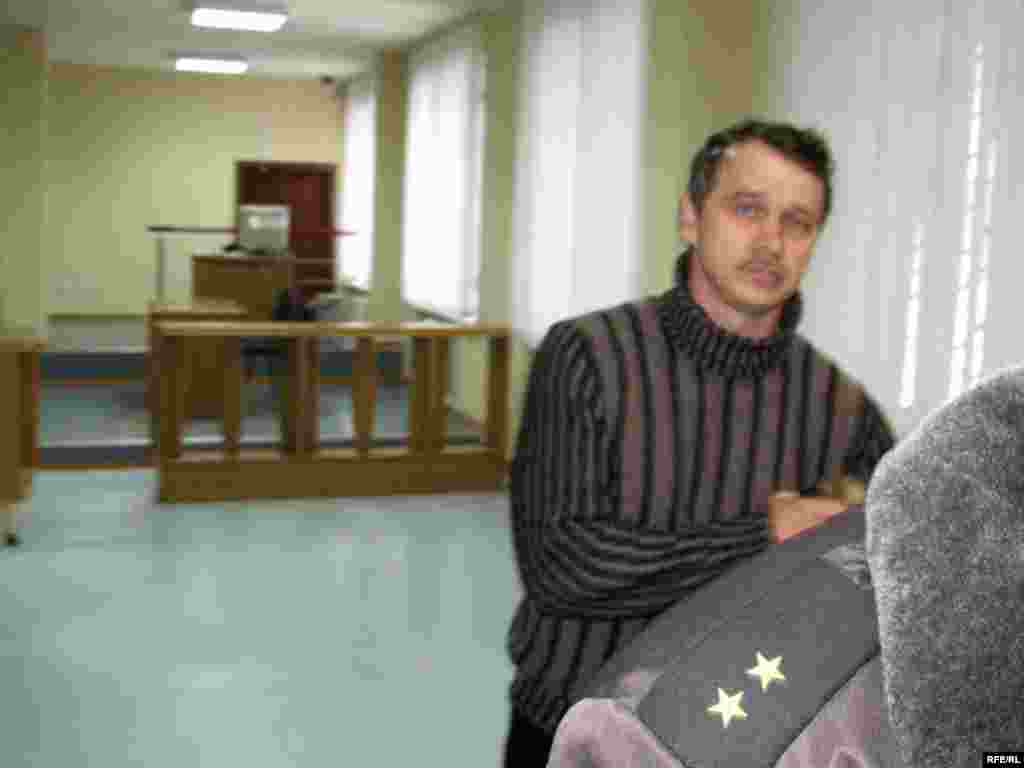 Старшыня АГП Анатоль Лябедзька ў залі суду - Старшыня АГП Анатоль Лябедзька ў залі суду