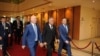 Liderii Partidului Democrat Vladimir Plahotniuc (centru), premierul Pavel Filip (stânga) şi preşedintele Parlamentului, Andrian Candu
