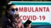 Një grua e veshur me një maskë mbrojtëse ecën para Klinikës Universitare për Sëmundje Infektive në Shkup, Maqedonia e Veriut, 04 Shkurt 2021.
