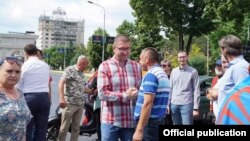 Скопје- претседателот на ВМРО-ДПМНЕ Христијан Мицкоски на третиот ден од блокадите на раскрсници поради незадоволството од односот на власта кон разговорите со Бугарија,10.06.2021