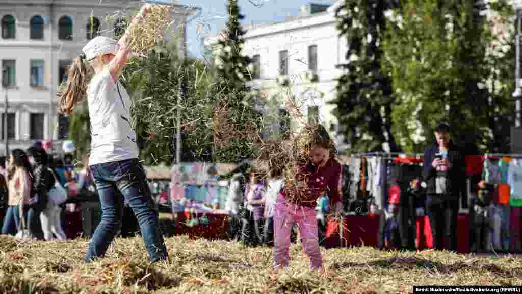 Веселі дитячі розваги у фан-зоні Feel Ukraine &ndash; &laquo;Відчуй Україну&raquo;