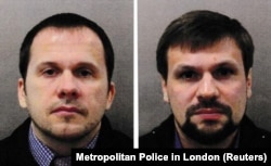 Az Alexander Petrov és Ruslan Boshirov néven (valódi nevükön Alexander Miskin és Anatolij Csepiga) néven Angliába utazó orosz ügynököket gyanúsítja a brit rendőrség többek közt a Salisburyben megkísérelt merénylettel