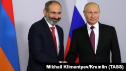 Рускиот претседател Владимир Путин со новоизбраниот ерменски премиер Никол Пашинијан