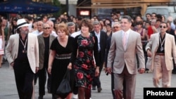 Armenia - French actress Fanny Ardant (C), Prime Minister Tigran Sarkisian and Culture Minister Hasmik Poghosian at the opening ceremony of Golden Apricot international film festival, 10 July, 2011