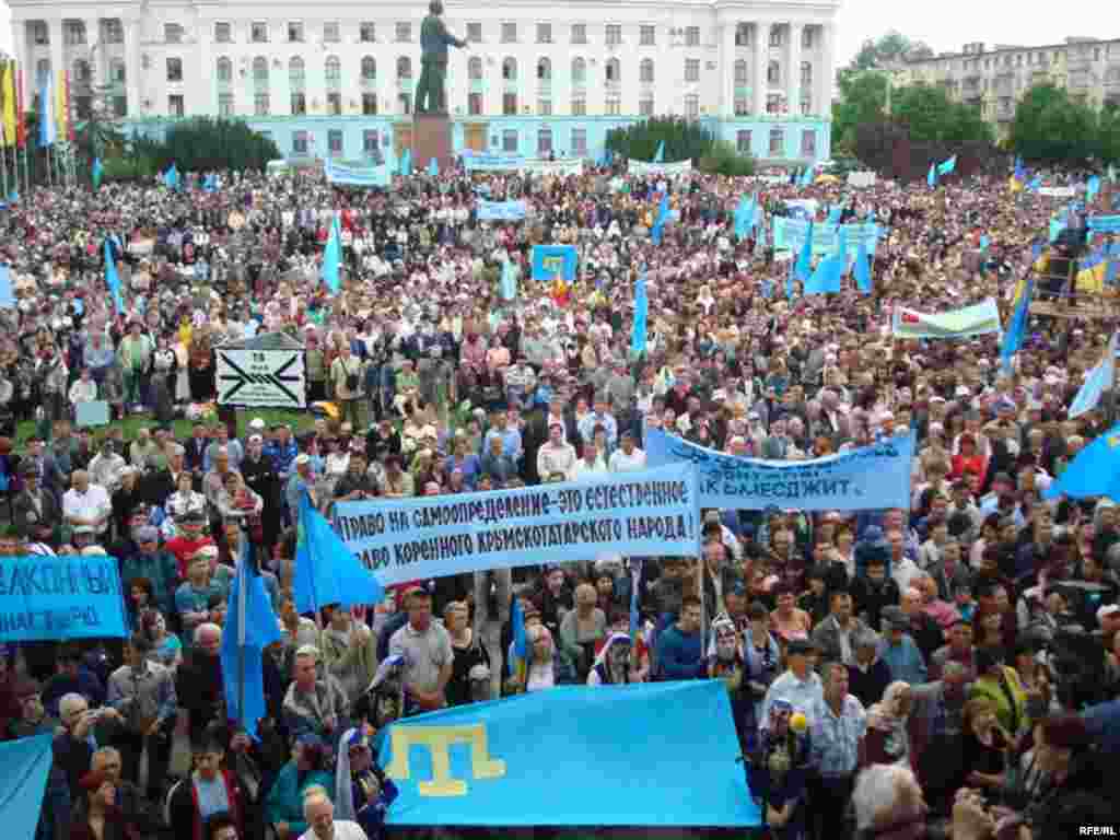 9. 2010 ел, Акмәчет, Ленин мәйданы Украина хакимиятләре кырымтатарларның таләпләренә колак салган булса һәм татарларга автономия биргән булса - аннексия булмаган да булыр иде.