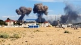 Дим від вибухів на військовому аеродромі в селищі Новофедорівка поблизу міста Саки в окупованому Криму, 9 серпня 2022 року (ілюстративне фото)