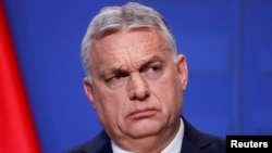 Potrivit unor surse diplomatice citate de Europa Liberă, Viktor Orban vrea eliminarea sancțiunilor pentru trei oligarhi ruși, acuzați că ar avea legături strânse cu președintele Rusiei, Vladimir Putin.