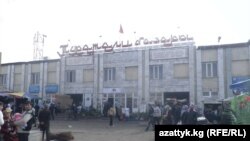 Кара-Суу базары. Иллюстрациялык сүрөт.