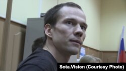 Ільдар Дадін став першим засудженим у Росії за статтею про порушення правил проведення мітингів і був засуджений до двох із половиною років позбавлення волі