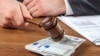 Візит єврокомісара. Що скаже ЄС про реформи і боротьбу з корупцією?