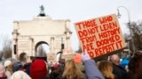 „Cei care nu învață din istorie, sunt condamnați să o repete”. Valul de proteste împotriva extremei drepte nu a redus popularitatea partidului extremist și xenofob, Alternativa pentru Germania (AfD). Rămâne pe locul doi în sondaje. München, 21 ianuarie 2024.