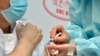 M-am simțit rău după rapel. E normal? Experți despre efectele adverse ale vaccinurilor Pfizer, Moderna & AstraZeneca