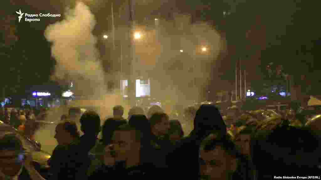 Од акцијата на полицијата за растурање на демонстрантите пред Собранието на Македонија, 27.04.2017.