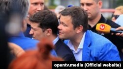 Президент України Володимир Зеленський (л) і нині колишній керівник Офісу президента Андрій Богдан, Дніпро, 12 липня 2019 року