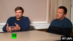 Британська влада звинуватила у нападі на Скрипалів двох росіян, які, за даними розслідувачів із Bellingcat, є співробітниками російської військової розвідки