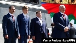 Alexandr Lukașenko și fii săi, Viktor, Mikali și Dmitri, de la stânga la dreapta